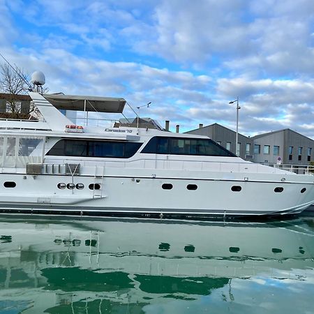 Yacht Aquamarina Vieux Port La Rochelle Hotel La Rochelle  Exterior photo