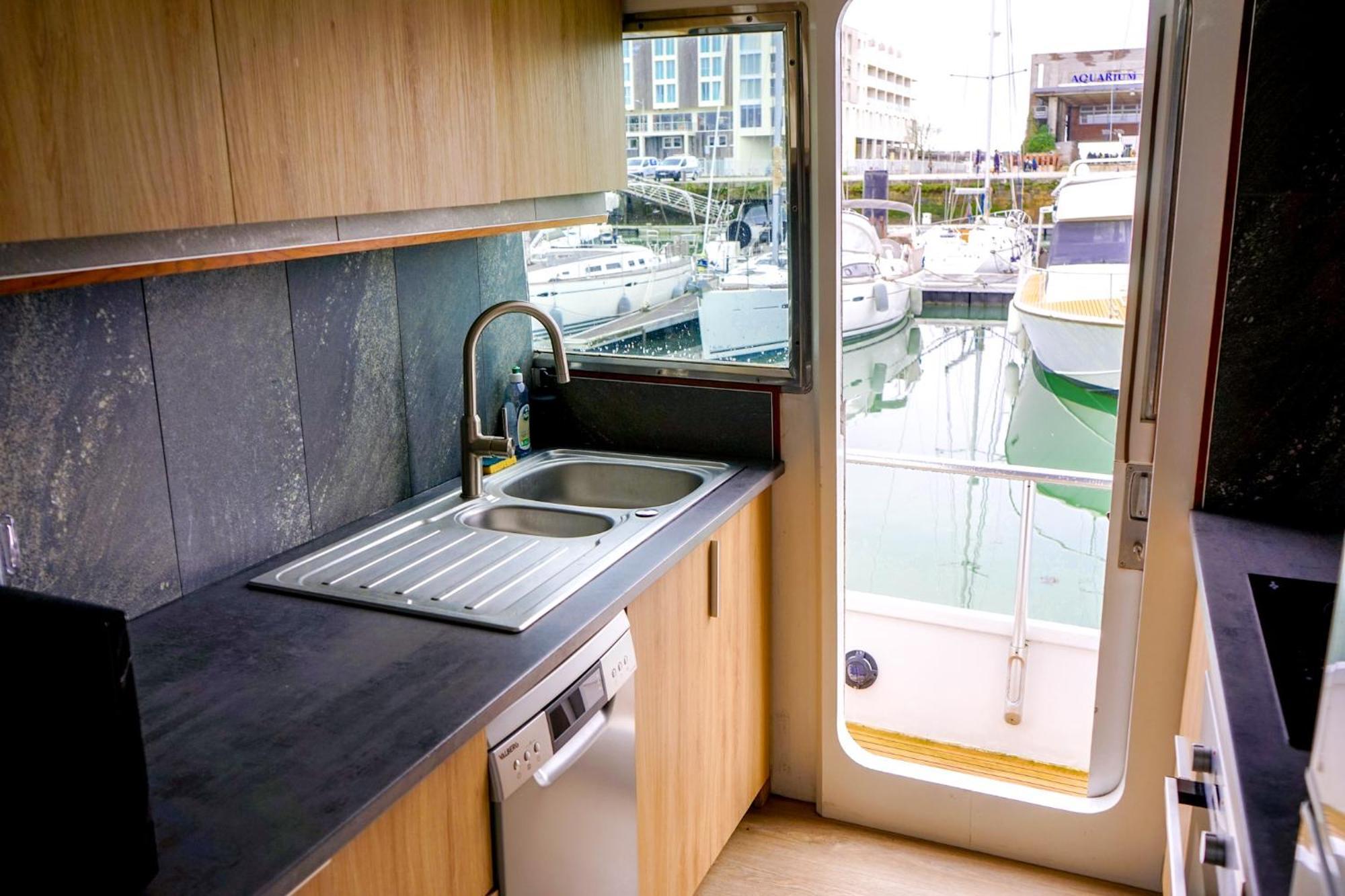 Yacht Aquamarina Vieux Port La Rochelle Hotel La Rochelle  Exterior photo